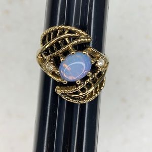 Vintage 18kt Gold HGE ring with Opal and crystals